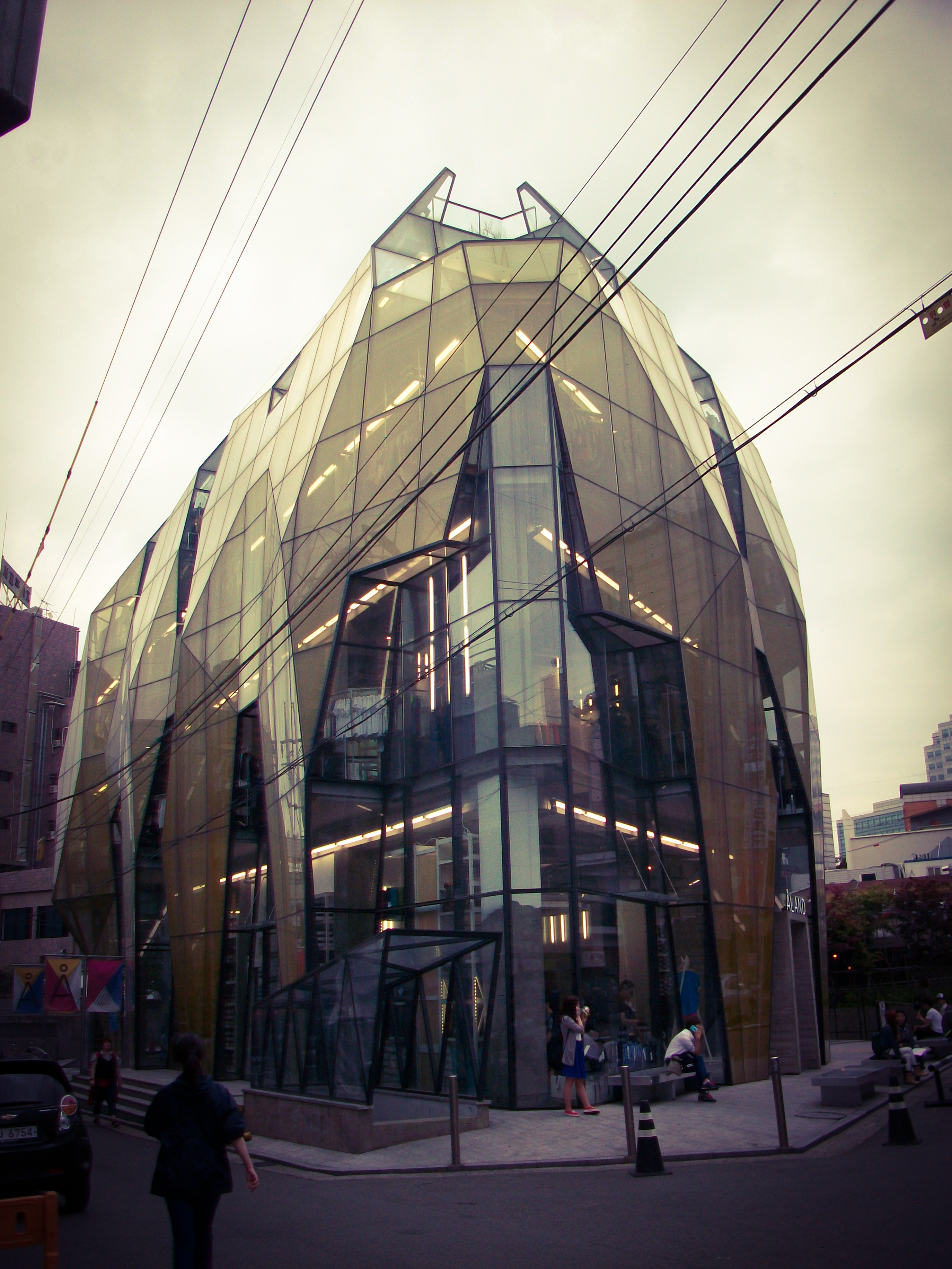 The Yellow Diamond / Jun Mitsui & Associates Architects + Unsangdong
Architects