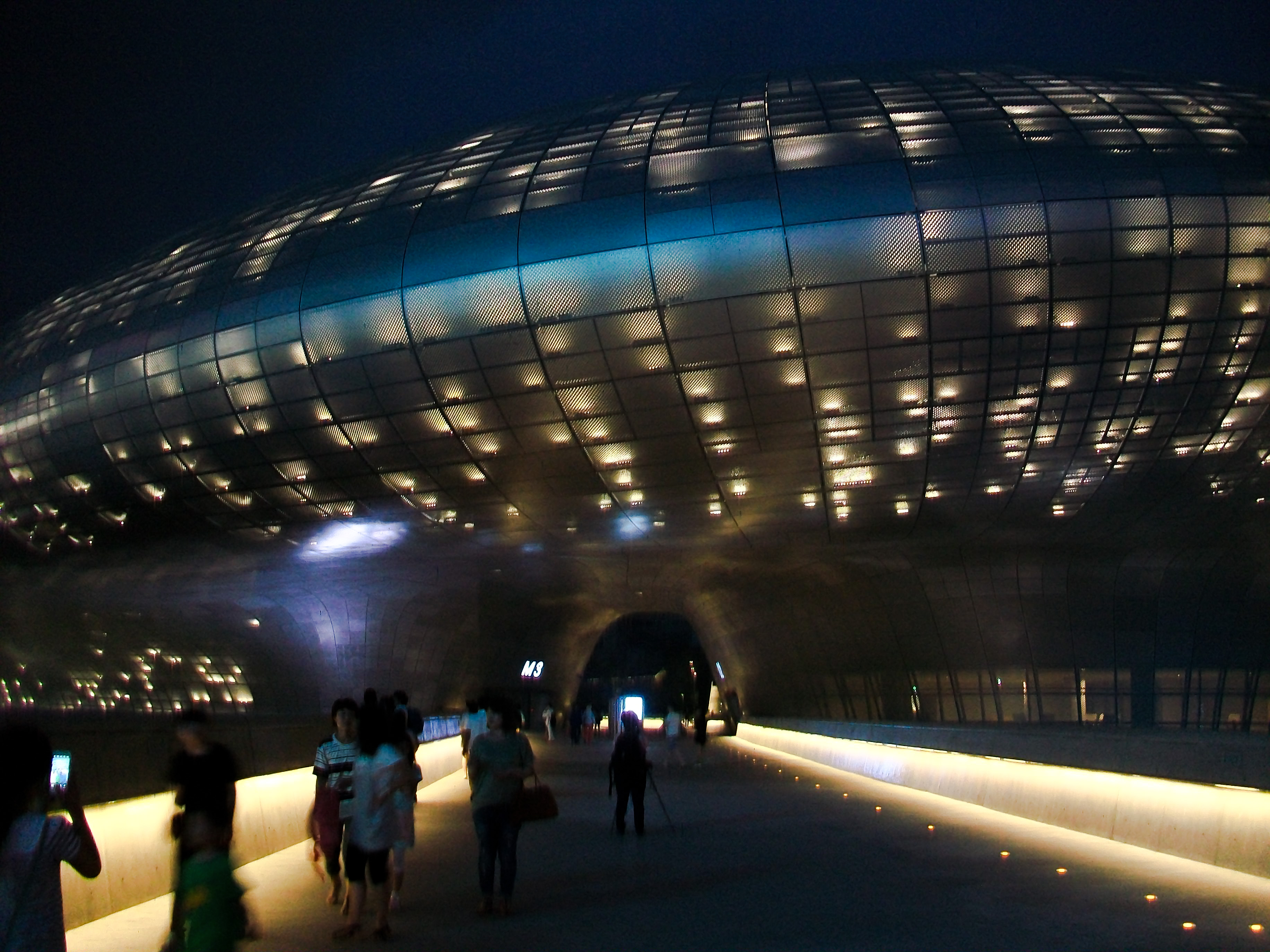 Dongdaemun Design Plaza – at Night / Zaha Hadid Architects